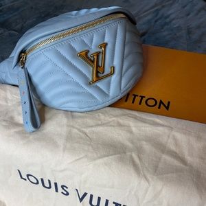 MUST SEE!!! Louis Vuitton Fanny pack